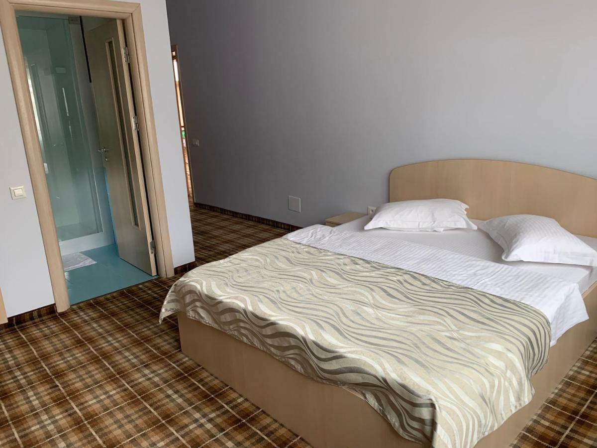 Vila Curcubeu Hotel Busteni Bagian luar foto