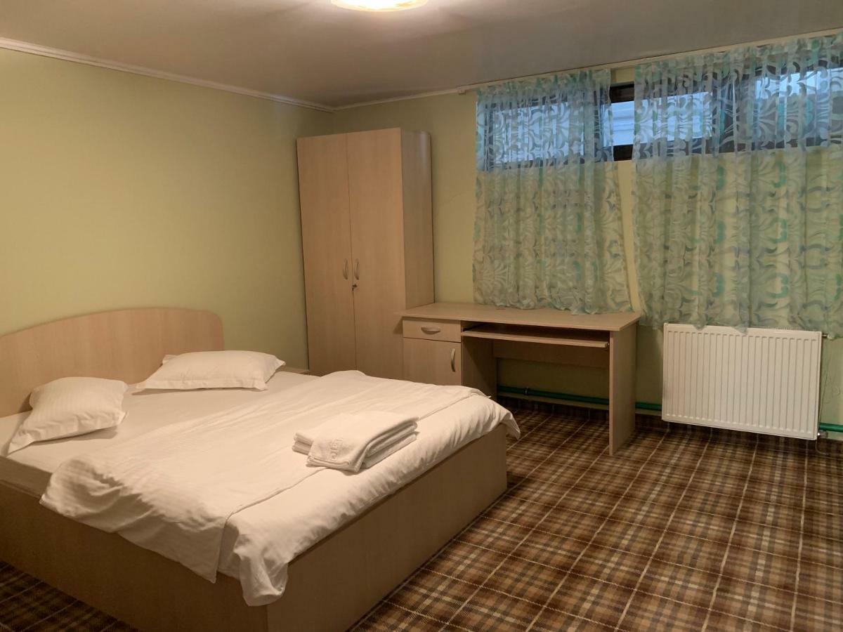 Vila Curcubeu Hotel Busteni Bagian luar foto