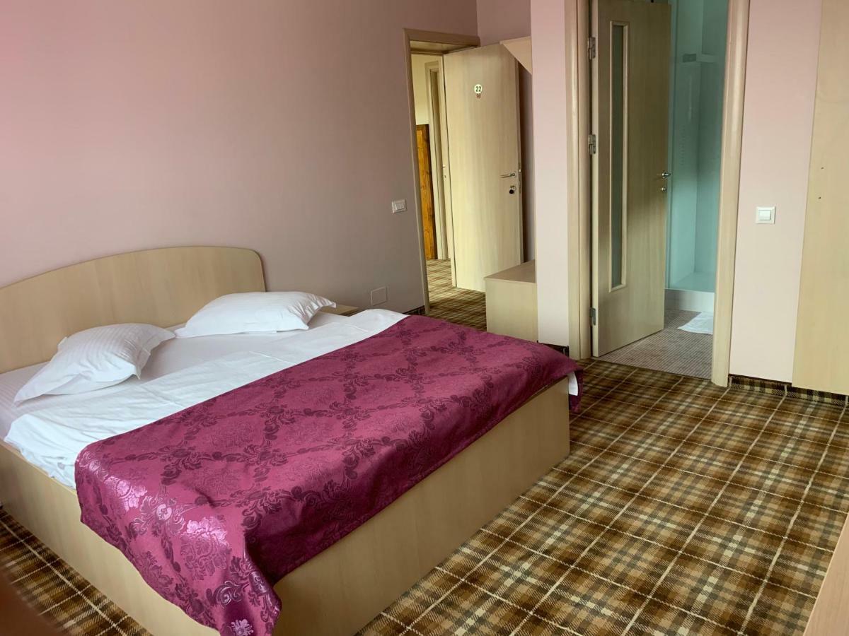 Vila Curcubeu Hotel Busteni Bagian luar foto