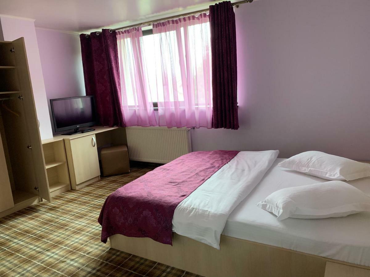 Vila Curcubeu Hotel Busteni Bagian luar foto