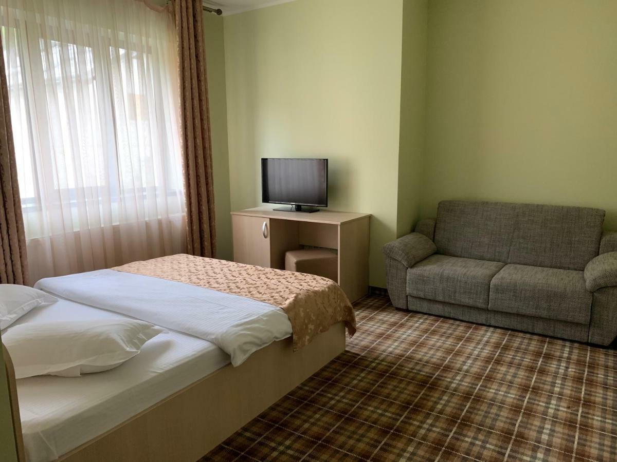 Vila Curcubeu Hotel Busteni Bagian luar foto