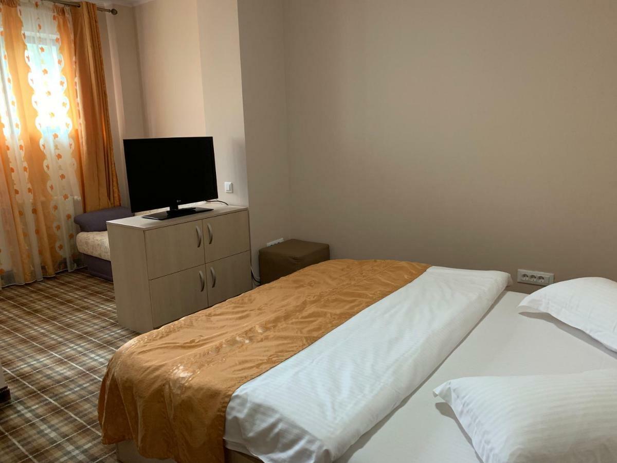 Vila Curcubeu Hotel Busteni Bagian luar foto