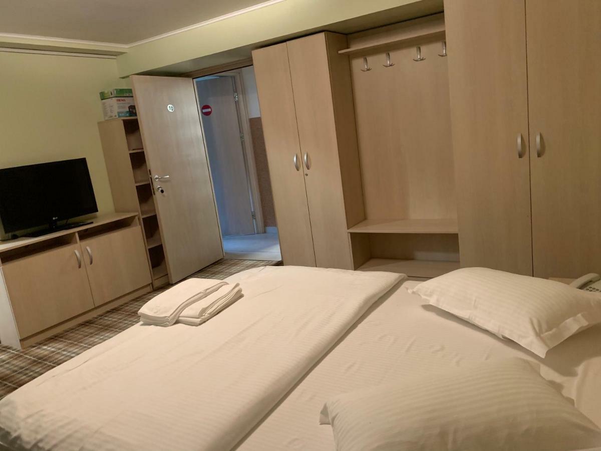 Vila Curcubeu Hotel Busteni Bagian luar foto
