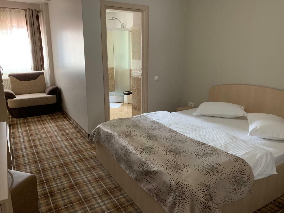 Vila Curcubeu Hotel Busteni Bagian luar foto